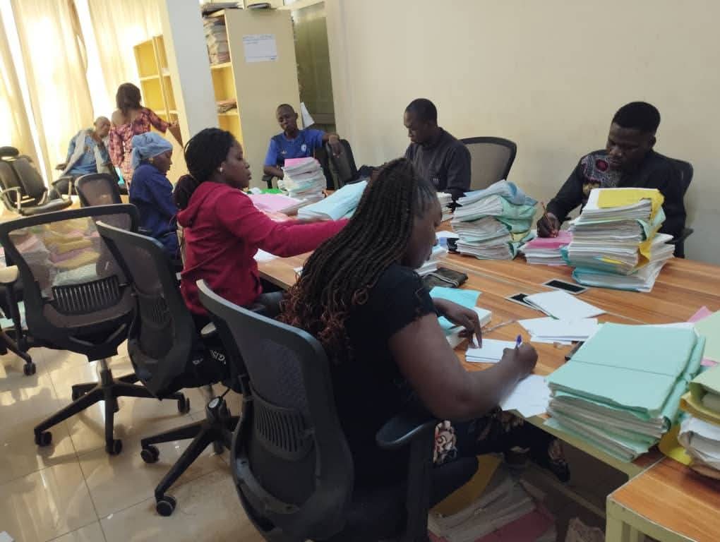 Agent de traitement en séance de tri